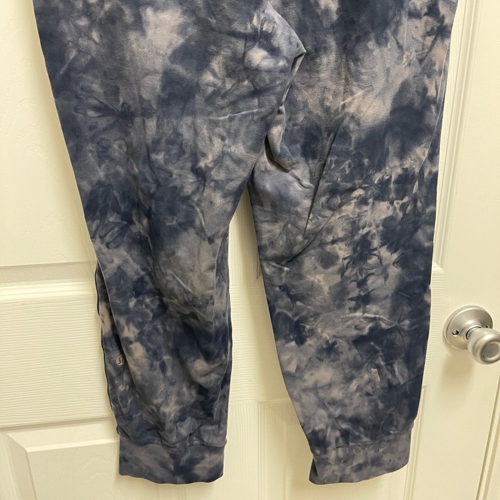 Lululemon Dye Pattern Cropped Joggers - image 7